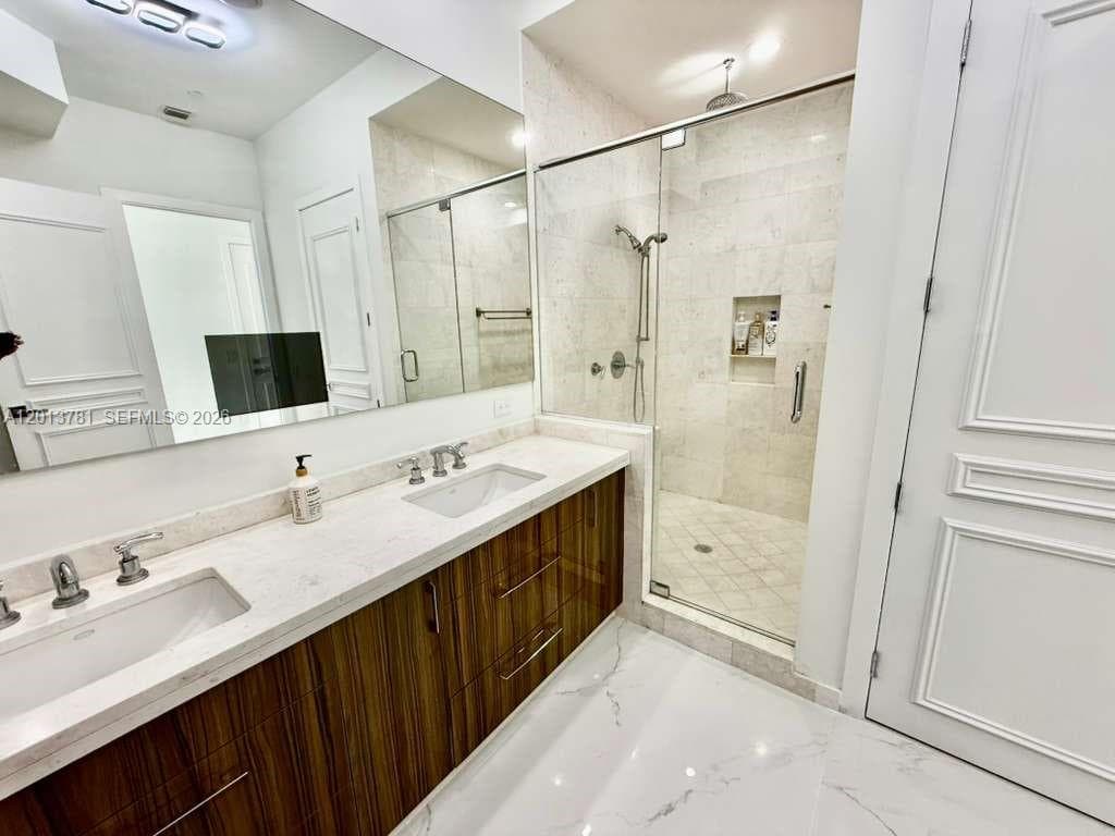 900 Brickell Key Blvd # 2604, Miami FL 33131 — 22