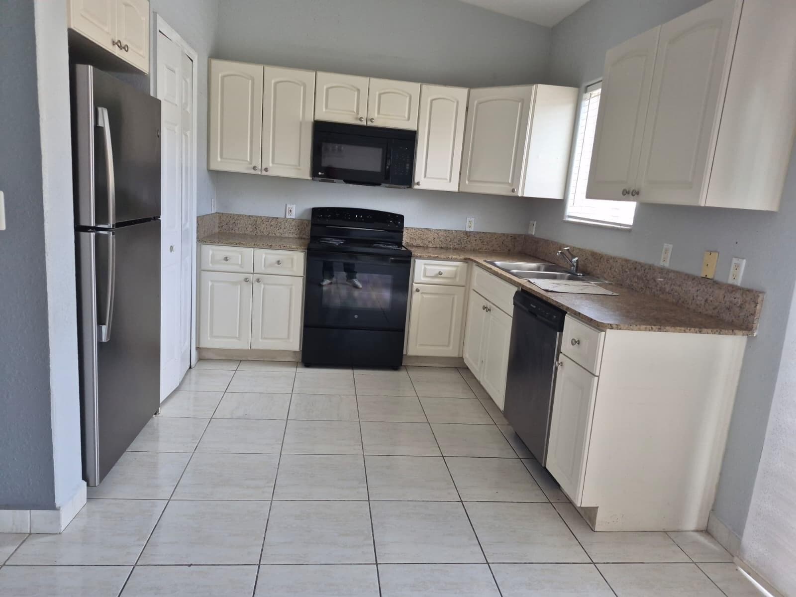 7211 NW 174th Terrace # 203, Hialeah FL 33015 — 7