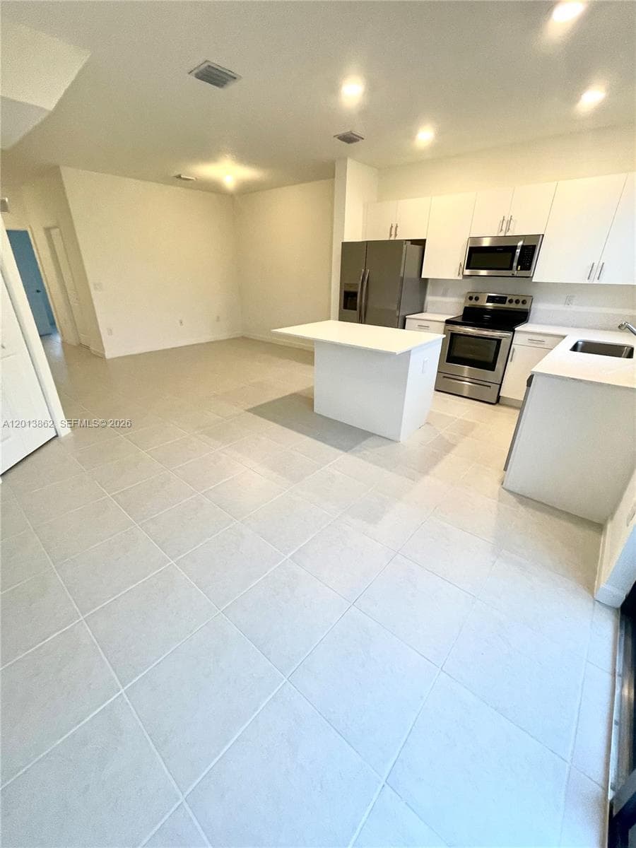 929 NE 211th St, Miami FL 33179 — 6