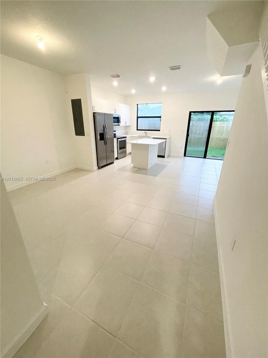 929 NE 211th St, Miami FL 33179 — 7