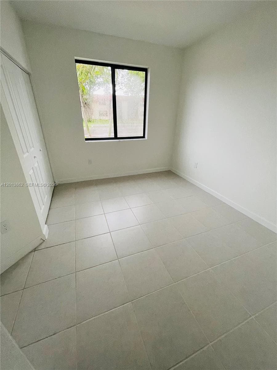 929 NE 211th St, Miami FL 33179 — 9