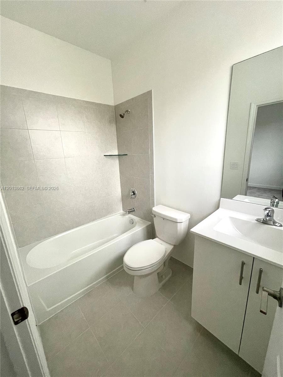 929 NE 211th St, Miami FL 33179 — 10
