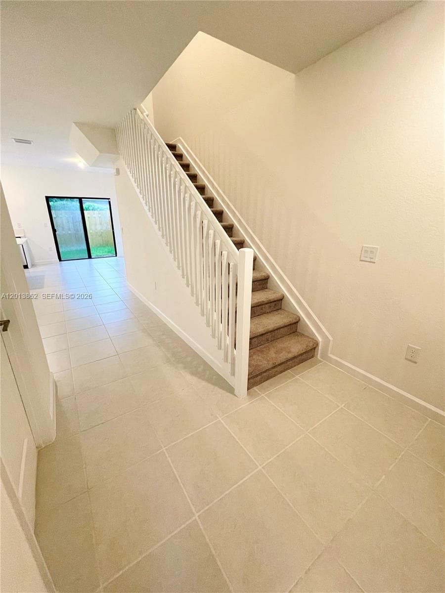 929 NE 211th St, Miami FL 33179 — 8