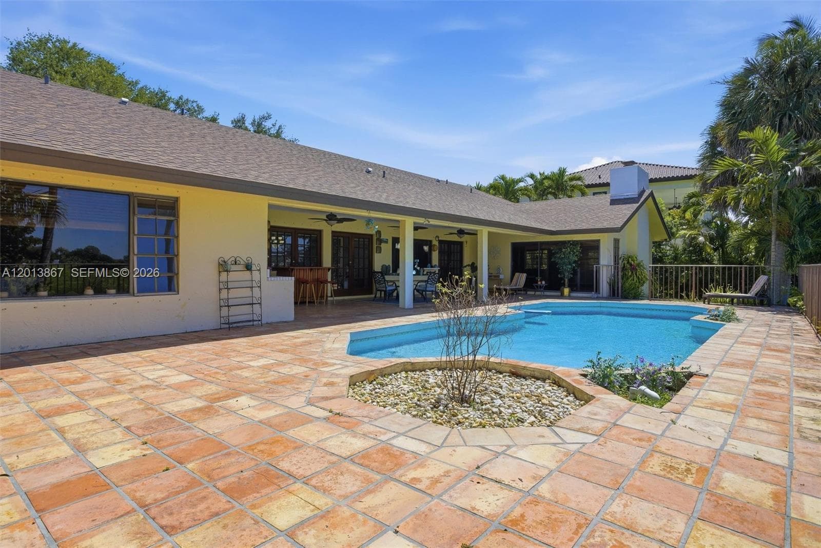 7200 N Oakmont Dr, Hialeah FL 33015 — 34