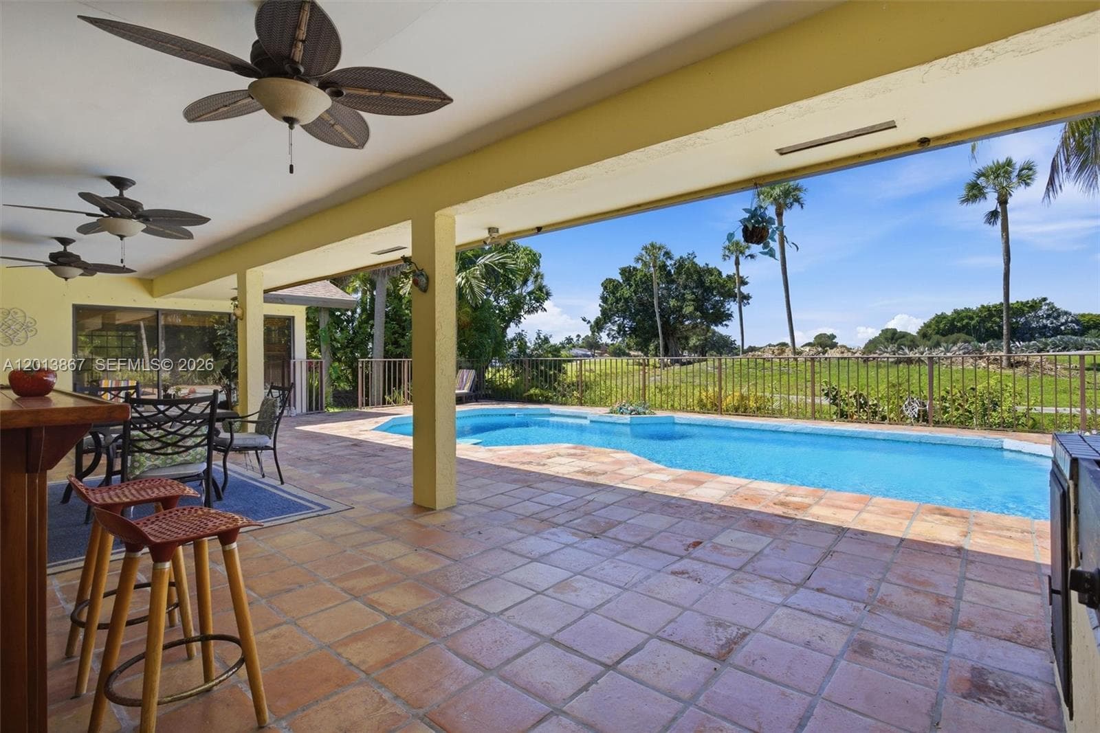 7200 N Oakmont Dr, Hialeah FL 33015 — 33