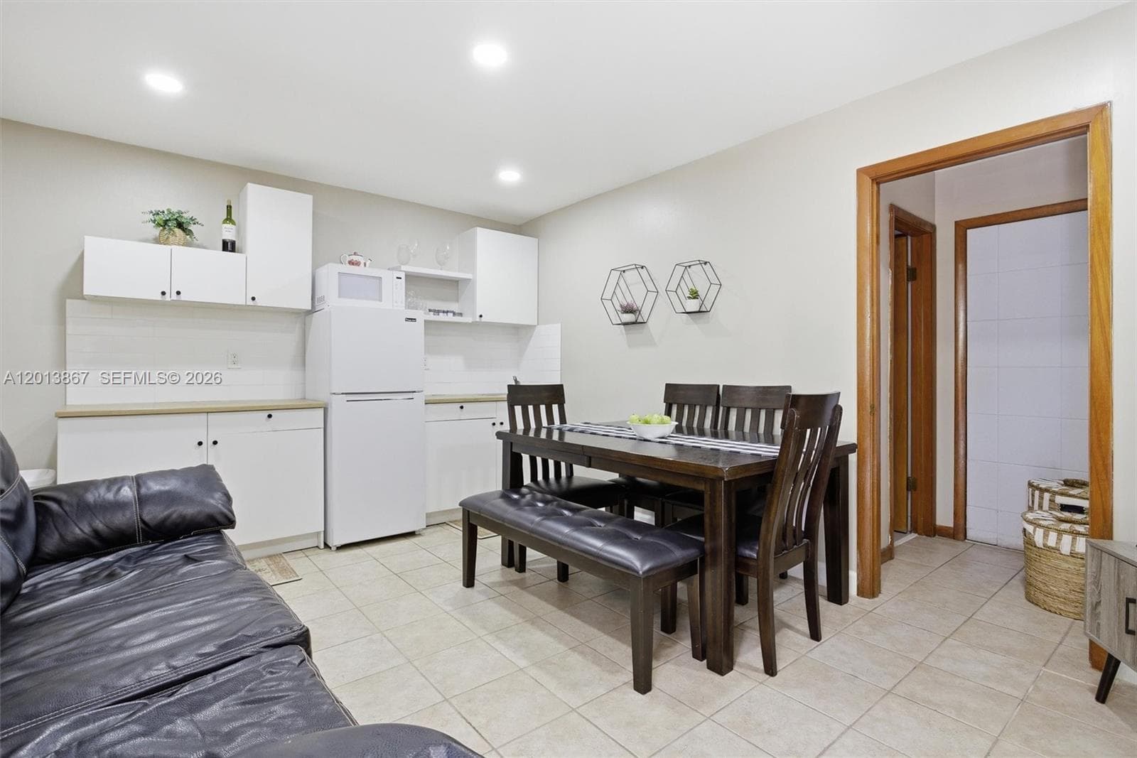 7200 N Oakmont Dr, Hialeah FL 33015 — 37