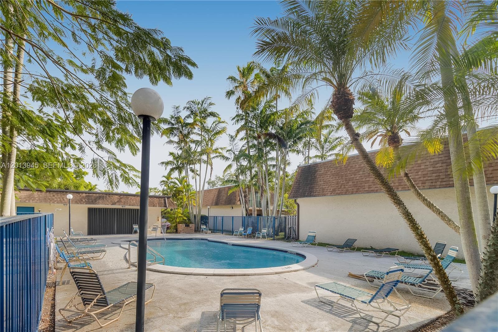 Coral Reef Townhouses Con, Palmetto Bay, FL — 33