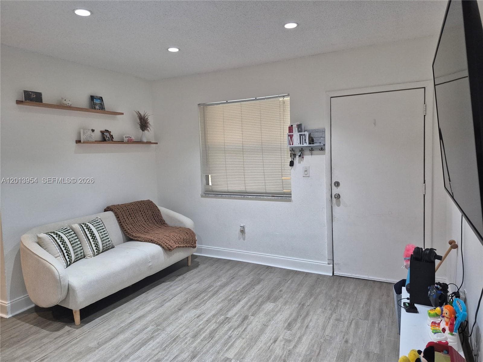 1975 NE 135th St # 2H, North Miami FL 33181 — 3