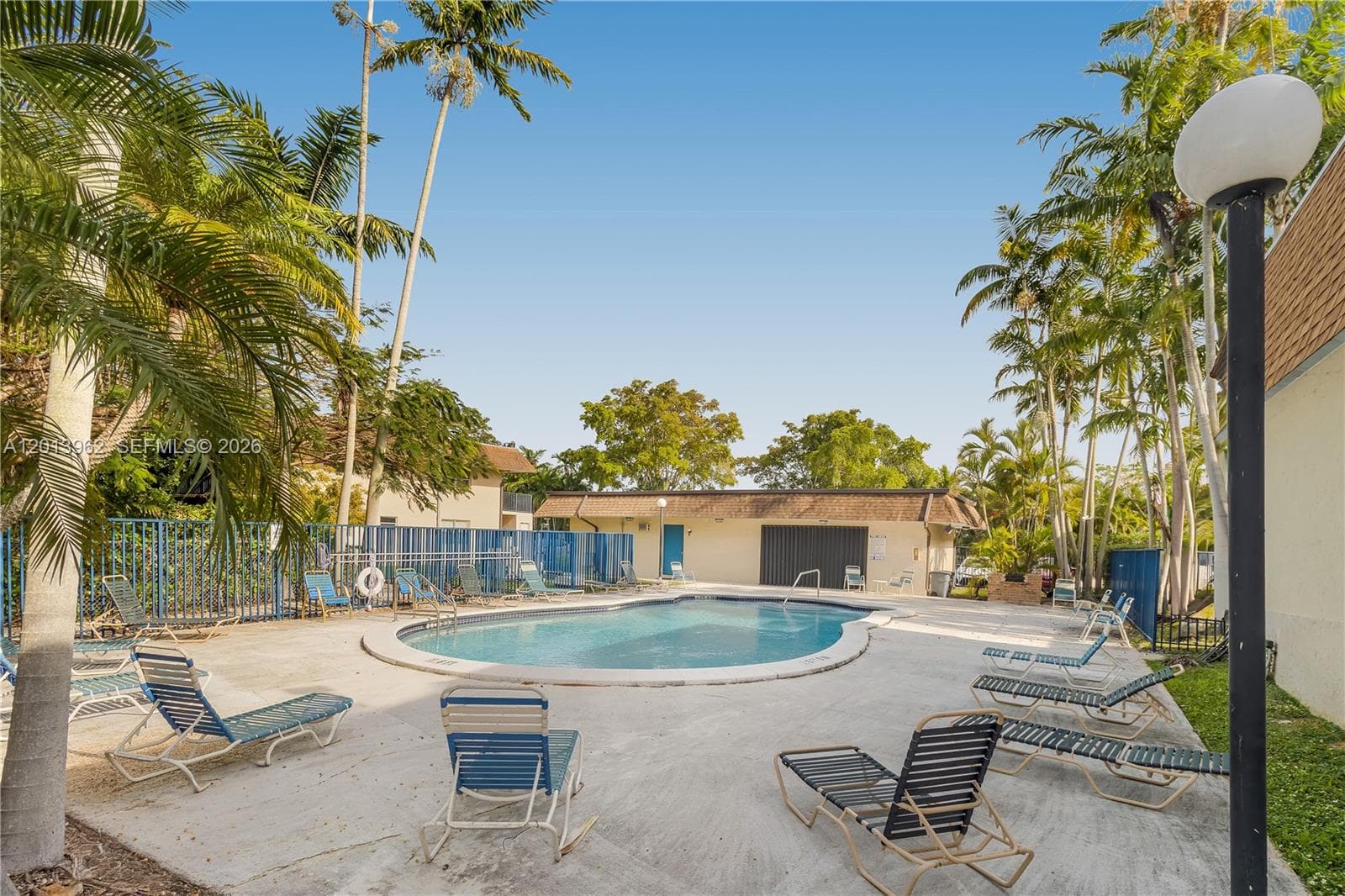 15385 S Dixie Hwy 4 Hwy, Palmetto Bay FL 33157 — 32