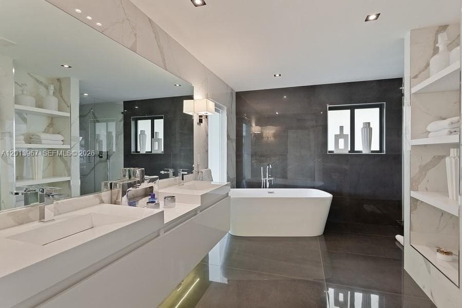 7972 Biscayne Point Cir, Miami Beach FL 33141 — 13