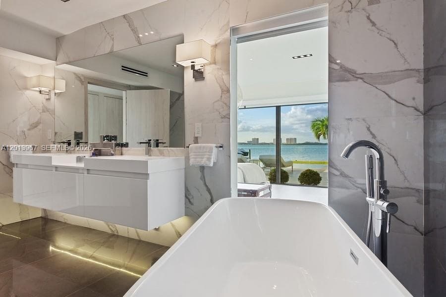 7972 Biscayne Point Cir, Miami Beach FL 33141 — 12