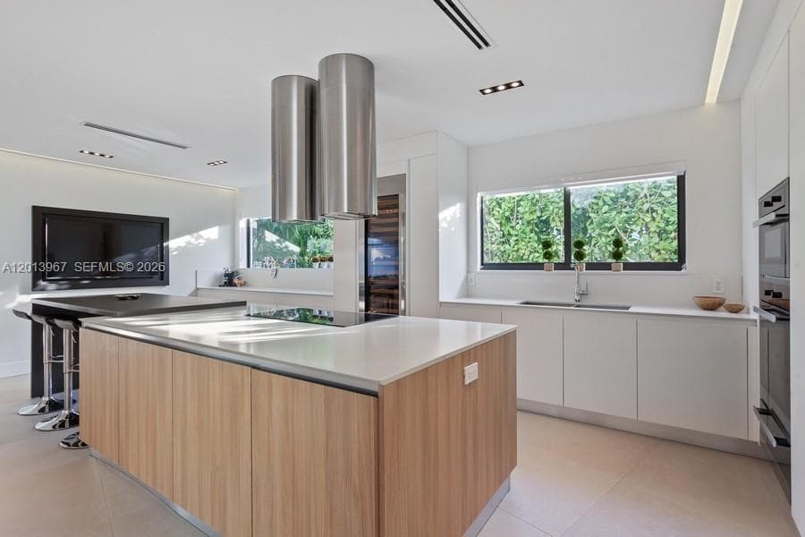 7972 Biscayne Point Cir, Miami Beach FL 33141 — 7