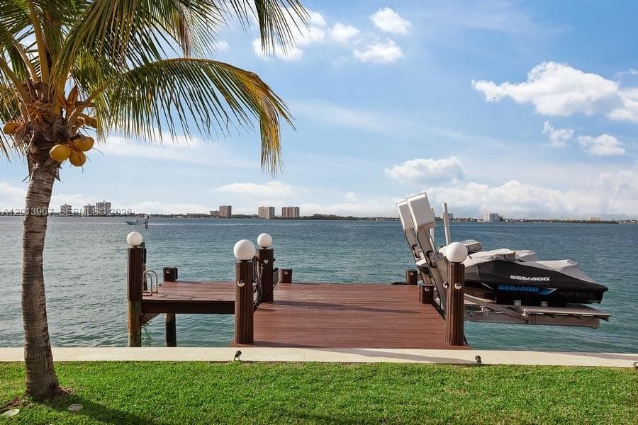 7972 Biscayne Point Cir, Miami Beach FL 33141 — 24