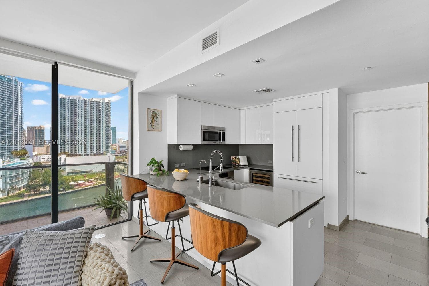 88 SW 7th St # 1012, Miami FL 33130 — 5