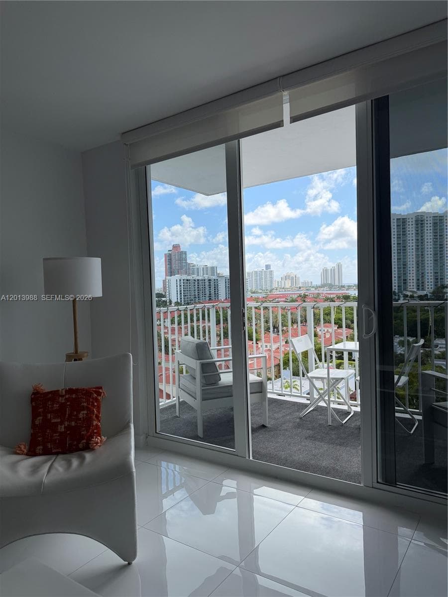 2851 NE 183rd St # 1107E, Aventura FL 33160 — 3