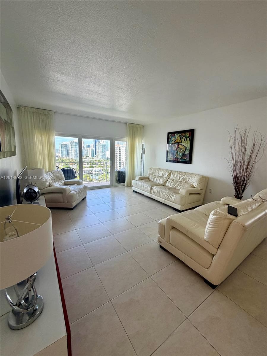 500 Bayview Dr # 1631, Sunny Isles Beach FL 33160 — 16