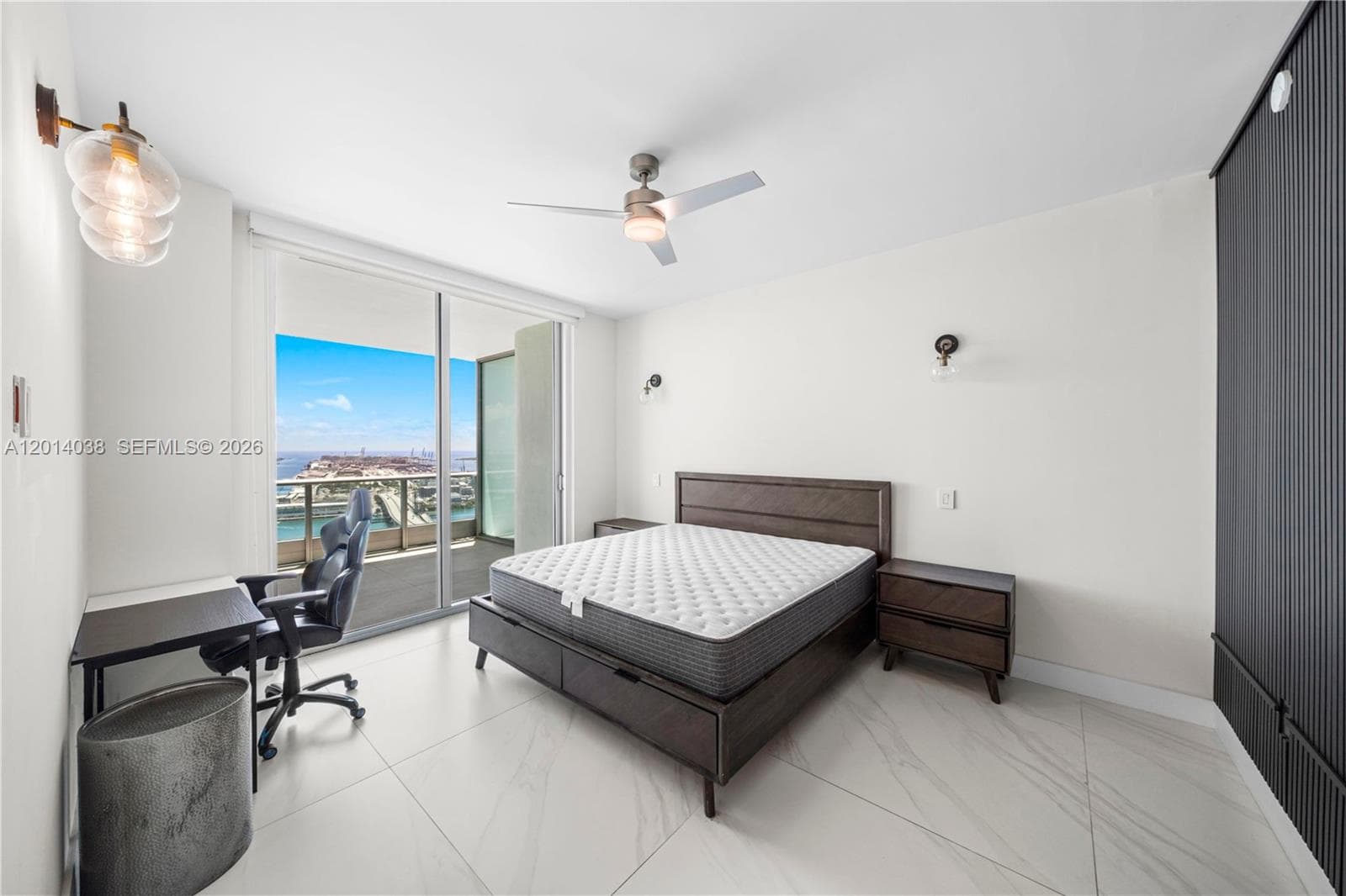 900 Biscayne Blvd # 4202, Miami FL 33132 — 42