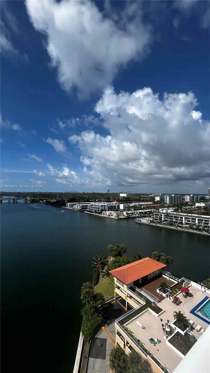 290 174 ST # 1519, Sunny Isles Beach FL 33160 — 2