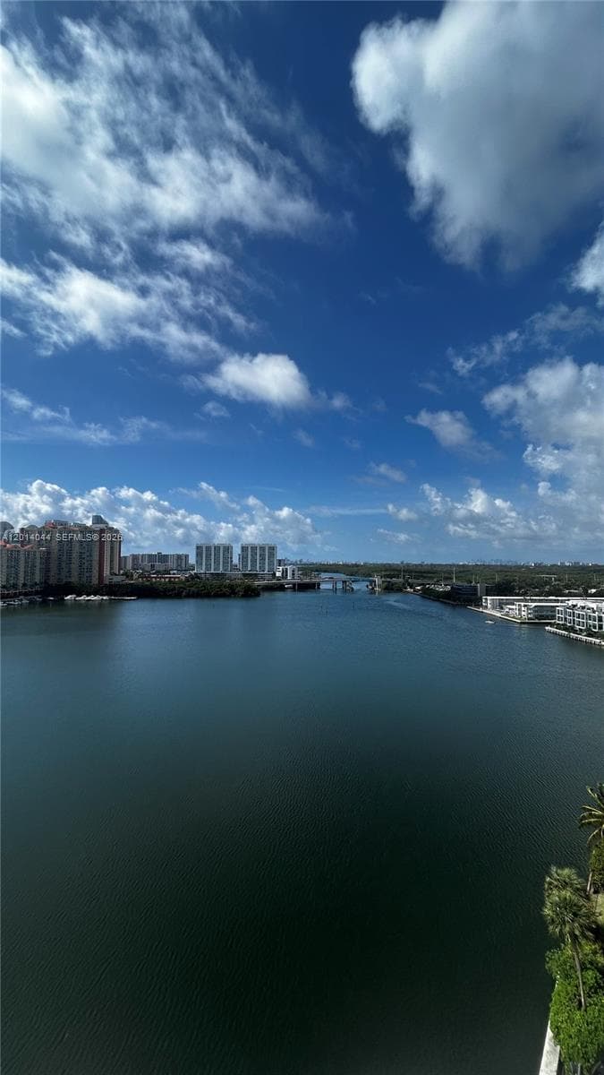290 174 ST # 1519, Sunny Isles Beach FL 33160 — 1