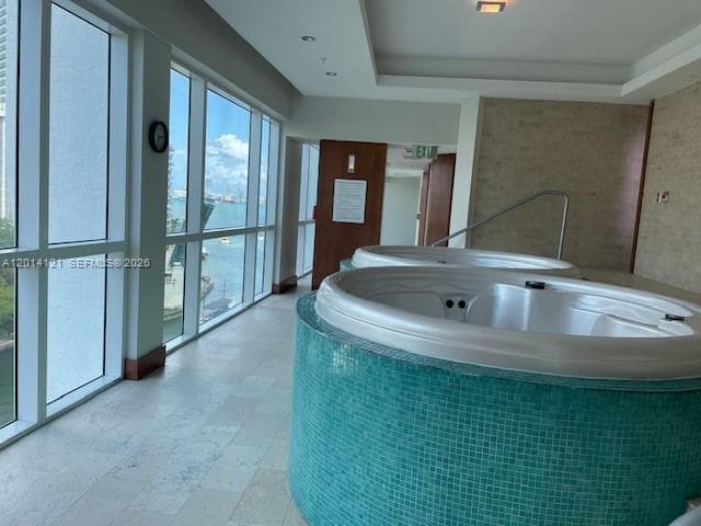 31 SE 5th St # 303, Miami FL 33131 — 27