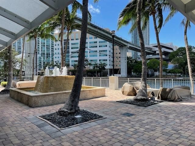 31 SE 5th St # 303, Miami FL 33131 — 3