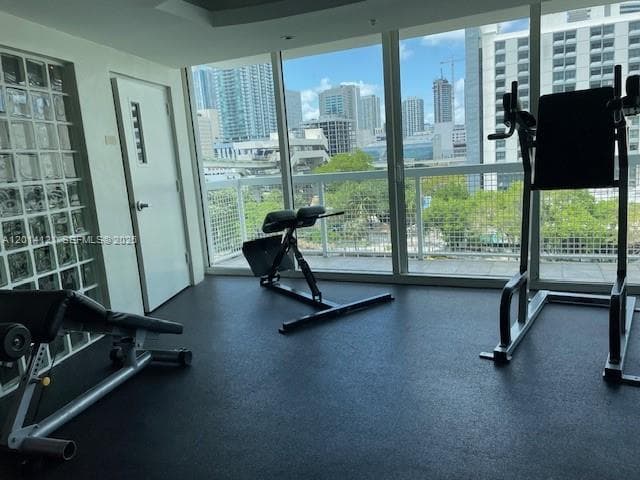 31 SE 5th St # 303, Miami FL 33131 — 32