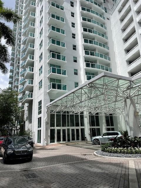 31 SE 5th St # 303, Miami FL 33131 — 1