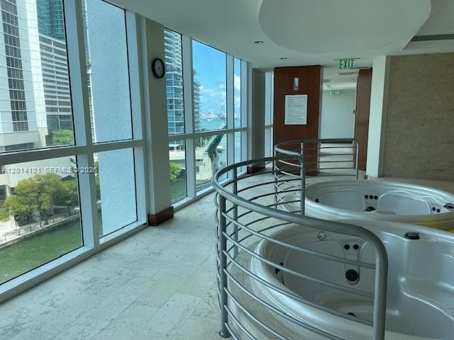 31 SE 5th St # 303, Miami FL 33131 — 28