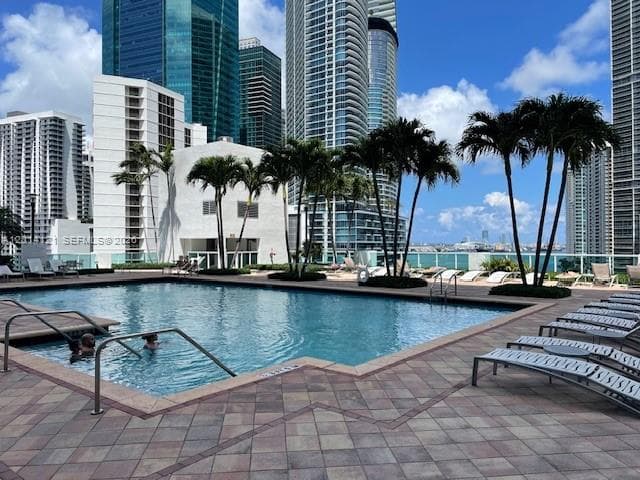 31 SE 5th St # 303, Miami FL 33131 — 9
