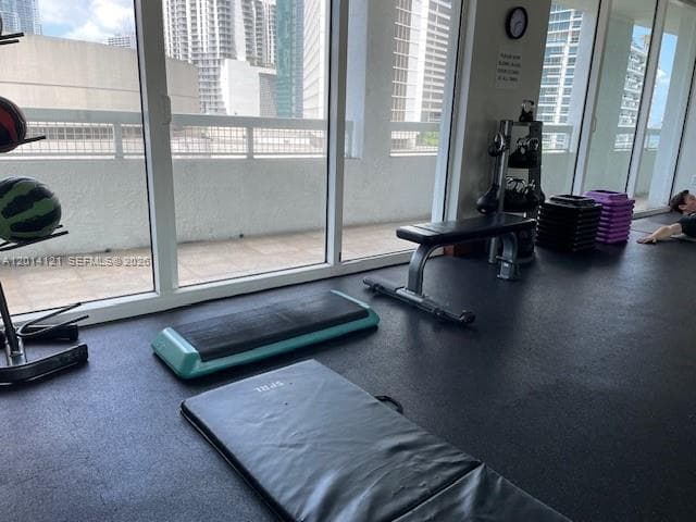 31 SE 5th St # 303, Miami FL 33131 — 30