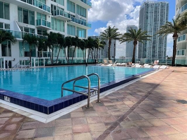 31 SE 5th St # 303, Miami FL 33131 — 10