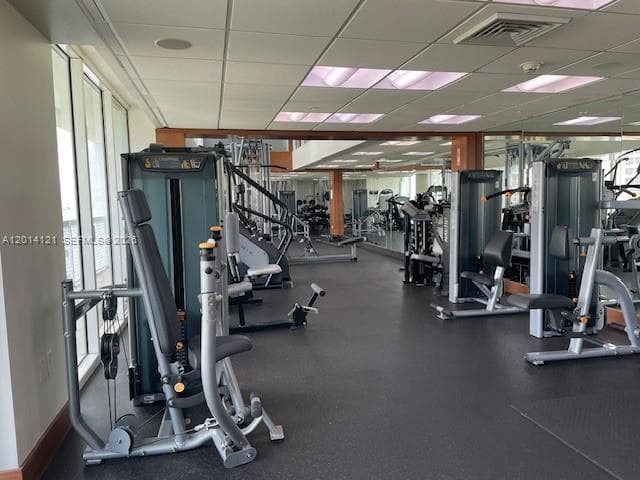 31 SE 5th St # 303, Miami FL 33131 — 33