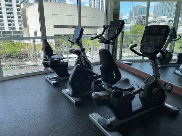 31 SE 5th St # 303, Miami FL 33131 — 35