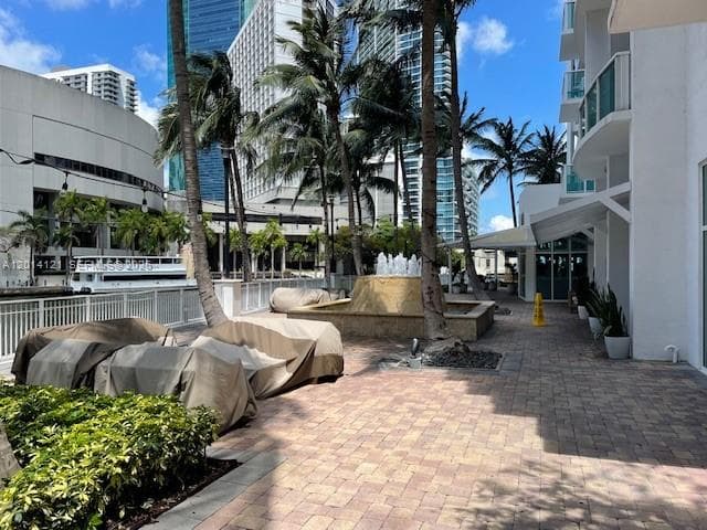31 SE 5th St # 303, Miami FL 33131 — 4