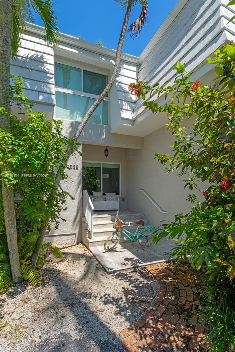 232 Sea View Dr # 108, Key Biscayne FL 33149 — 2