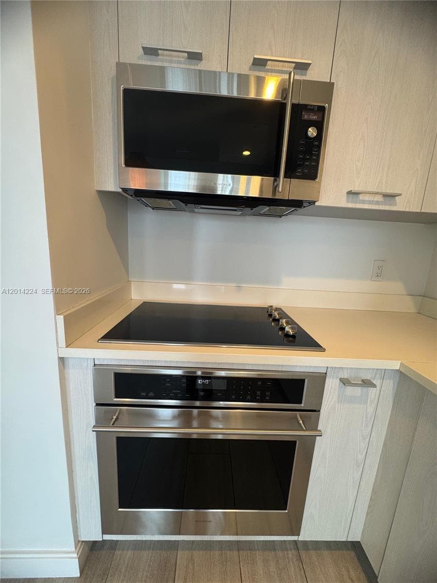 45 SW 9th St # 1104, Miami FL 33130 — 3