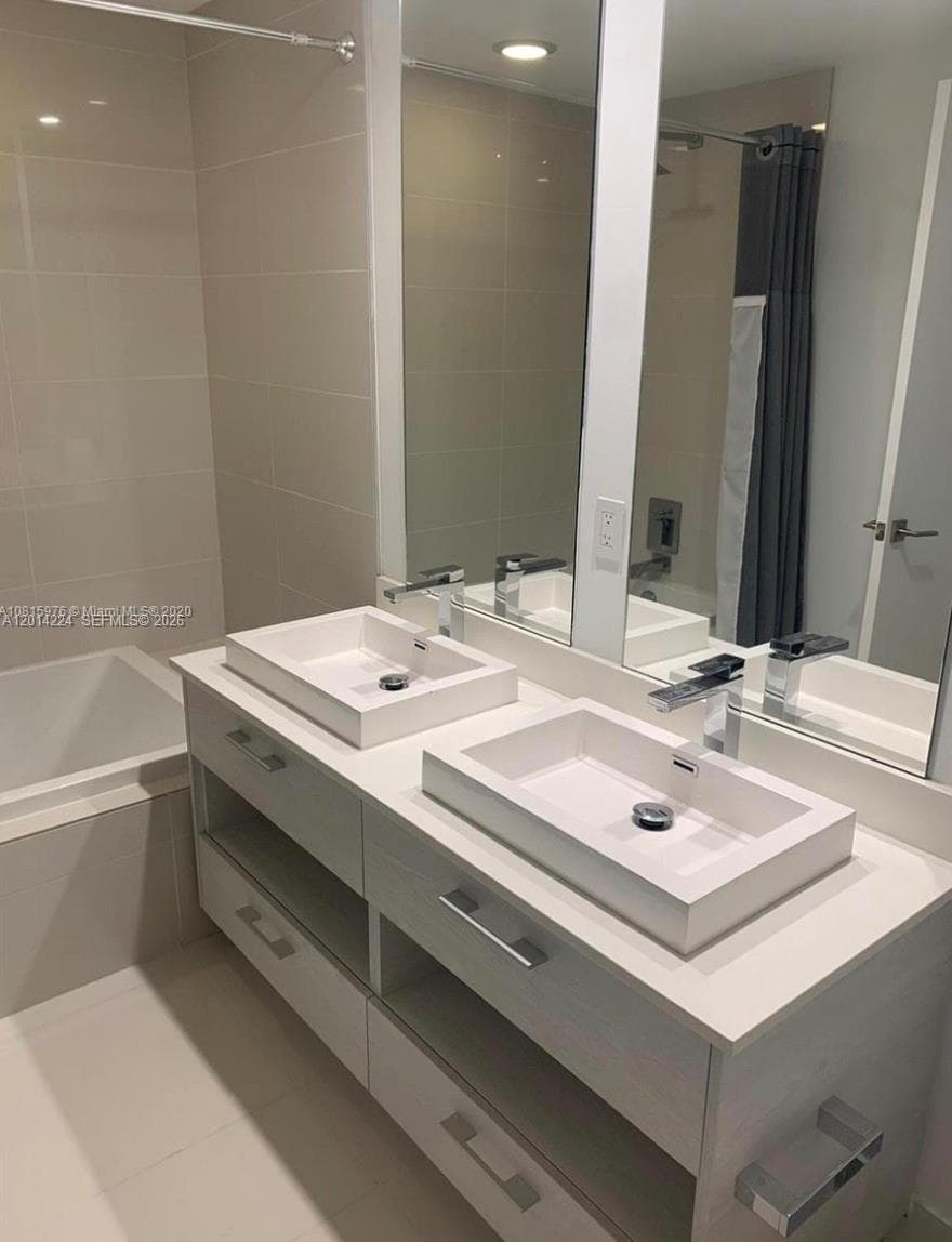45 SW 9th St # 1104, Miami FL 33130 — 8