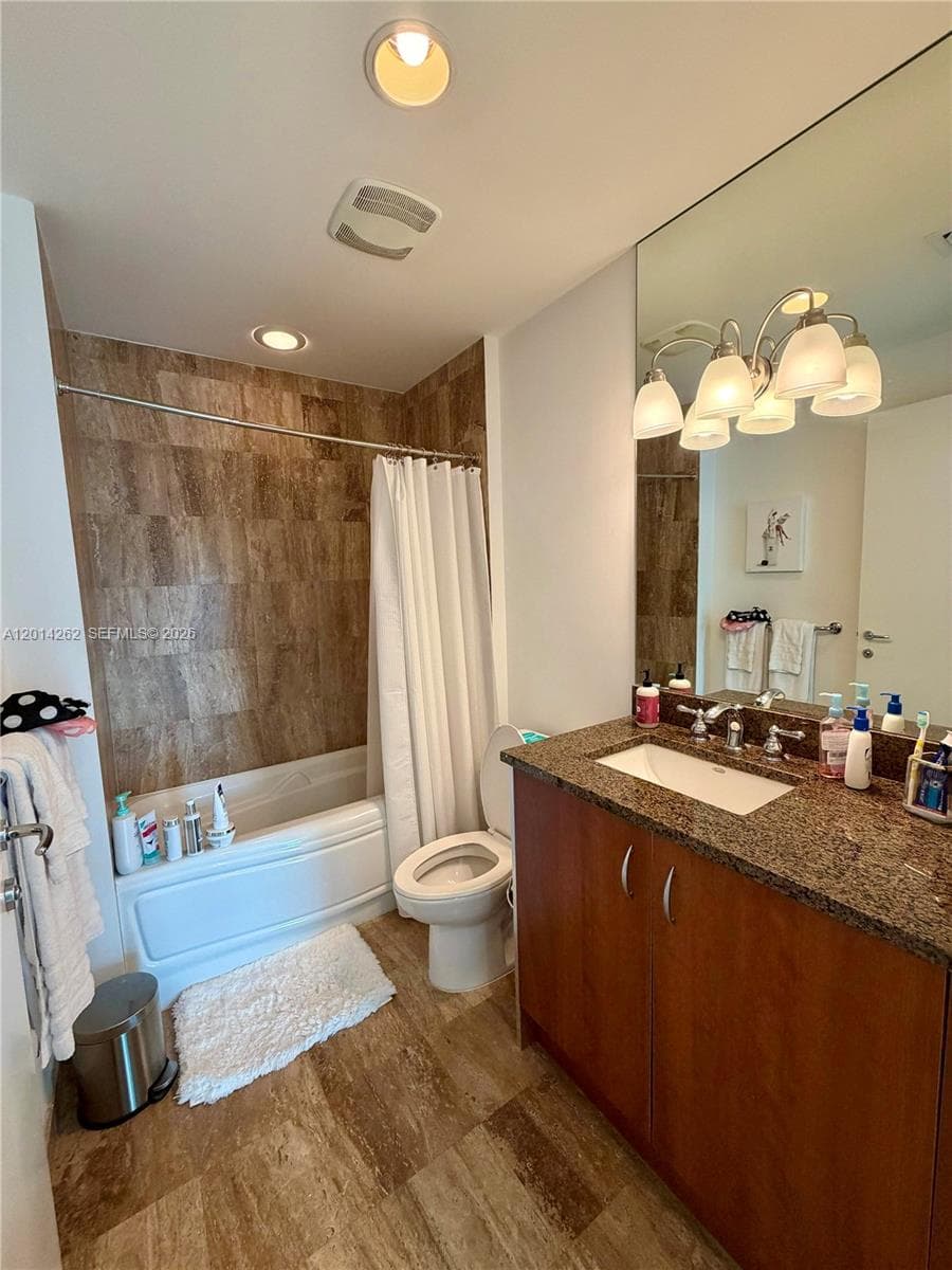 300 S Biscayne Blvd # 3701, Miami FL 33131 — 13