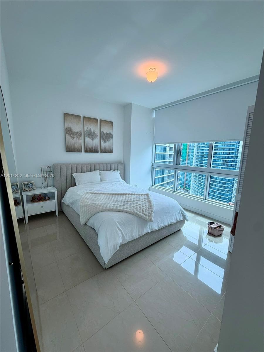 300 S Biscayne Blvd # 3701, Miami FL 33131 — 7