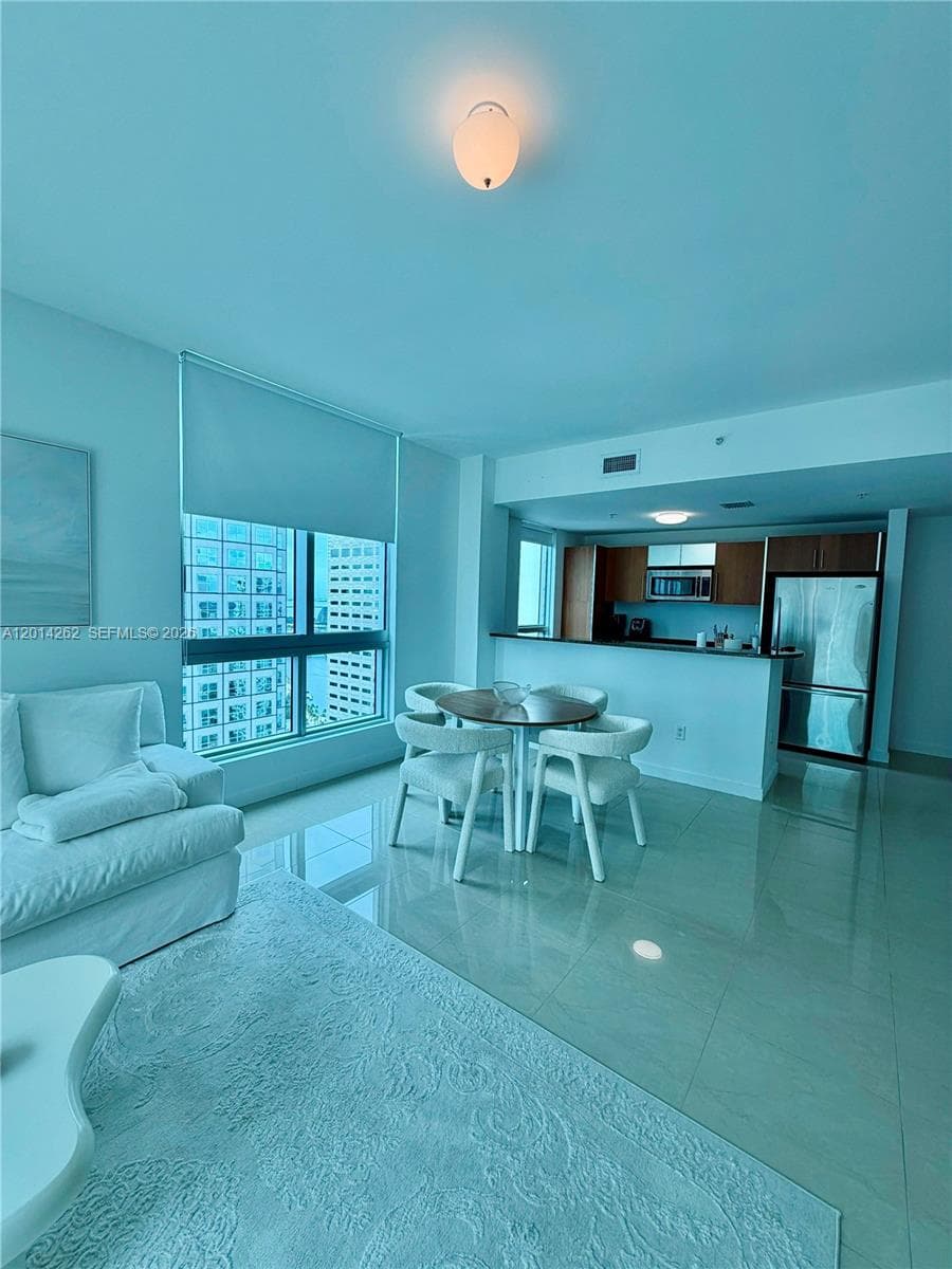 300 S Biscayne Blvd # 3701, Miami FL 33131 — 3