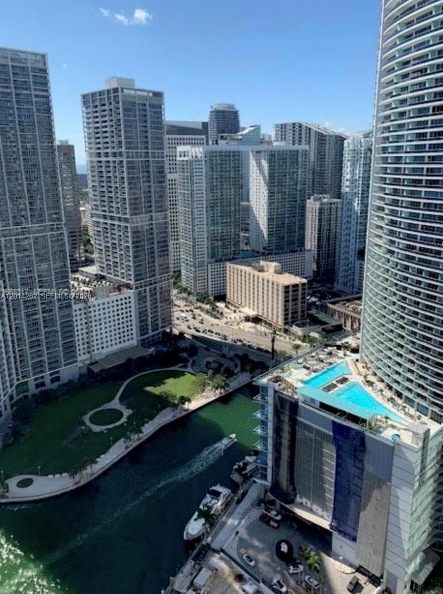 300 S Biscayne Blvd # 3701, Miami FL 33131 — 5
