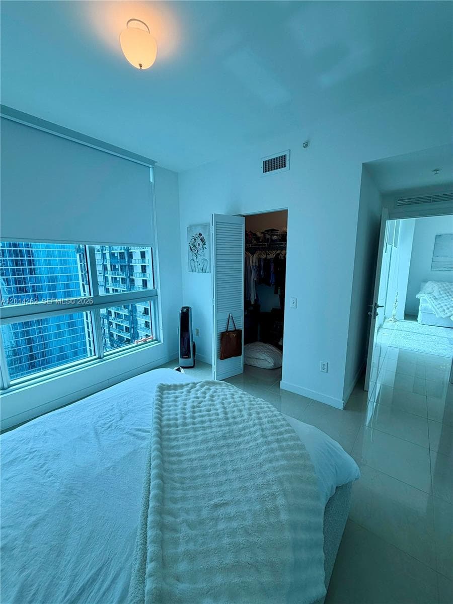 300 S Biscayne Blvd # 3701, Miami FL 33131 — 9