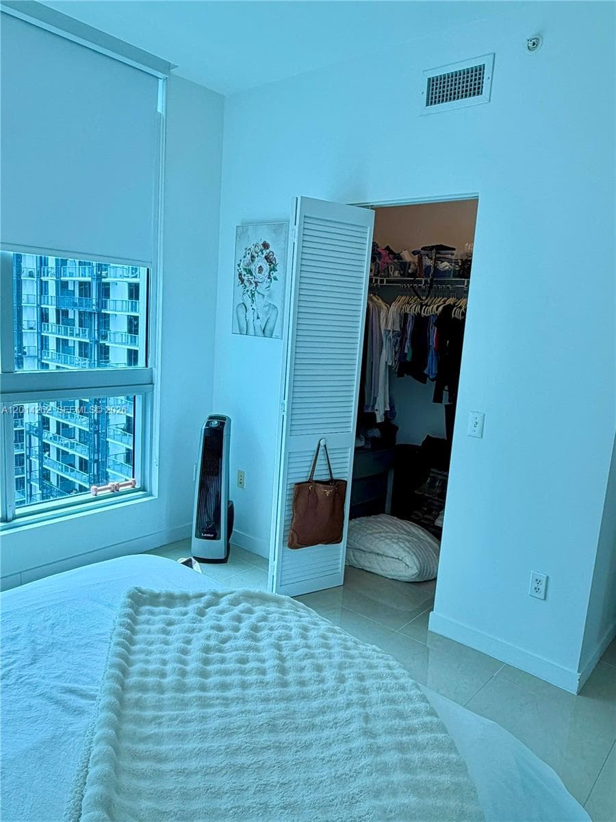 300 S Biscayne Blvd # 3701, Miami FL 33131 — 10