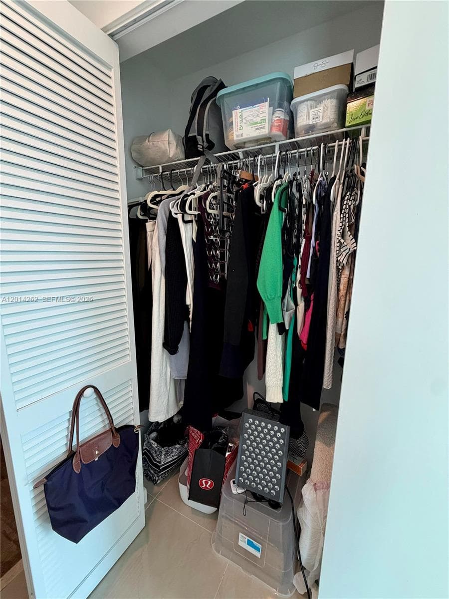 300 S Biscayne Blvd # 3701, Miami FL 33131 — 11