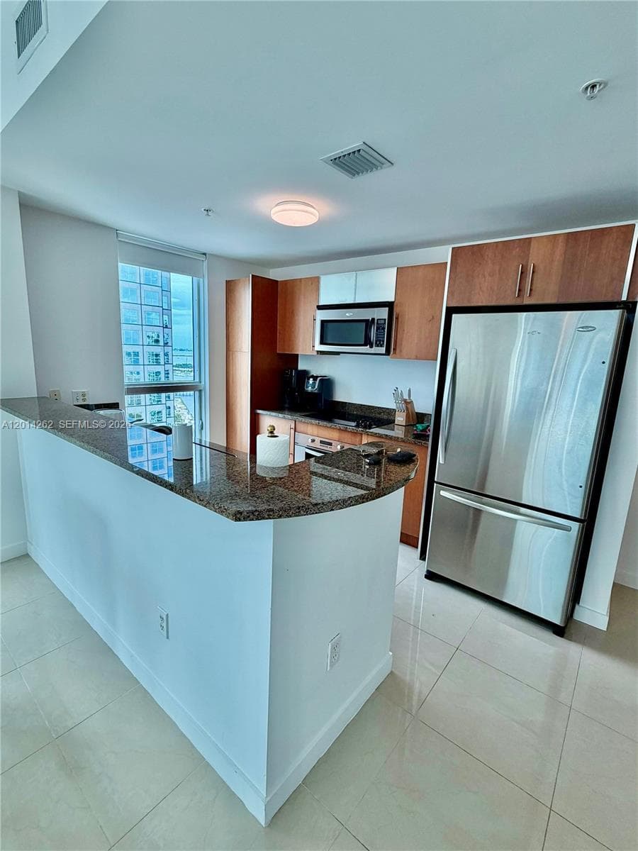 300 S Biscayne Blvd # 3701, Miami FL 33131 — 4