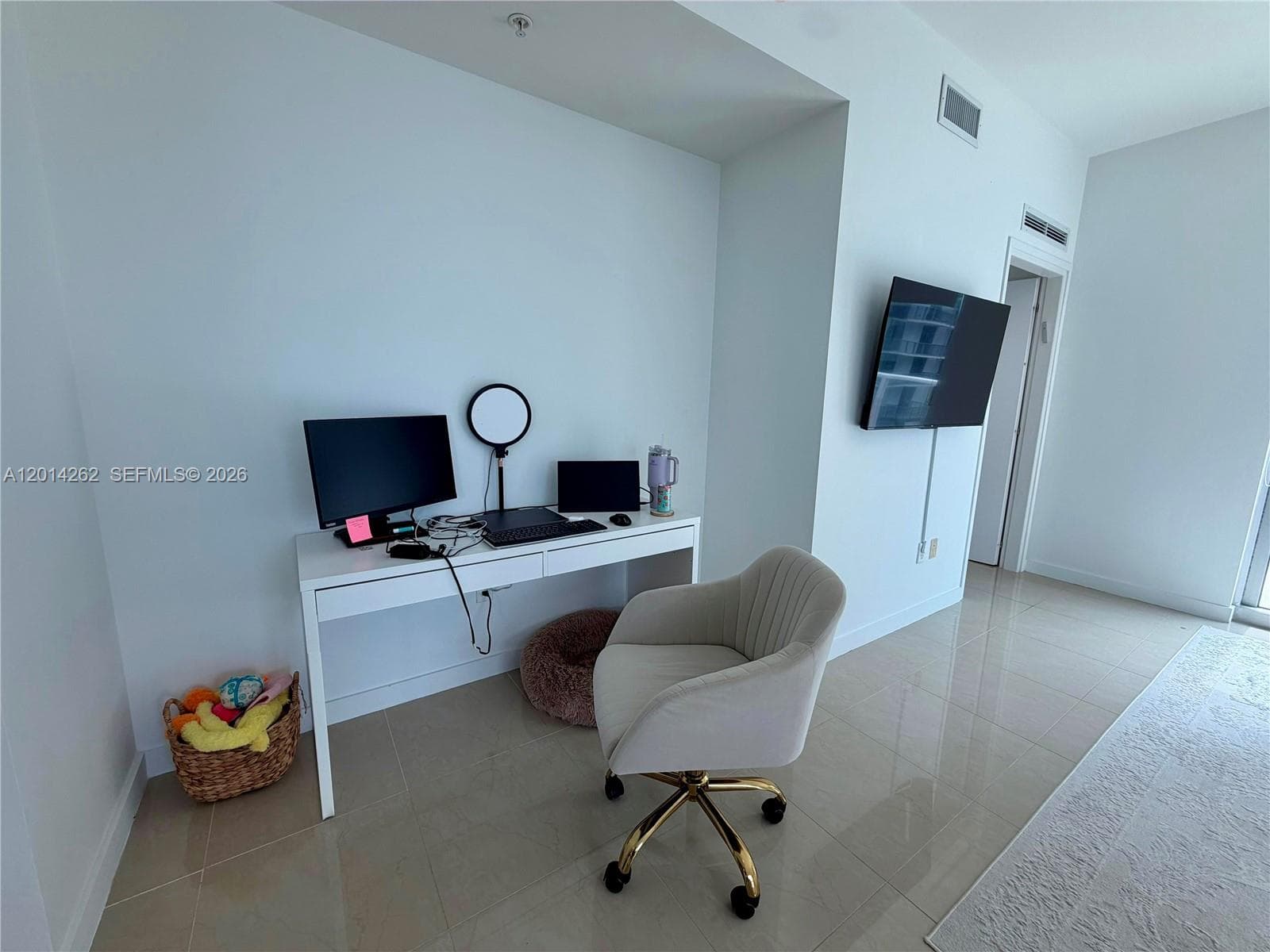 300 S Biscayne Blvd # 3701, Miami FL 33131 — 8