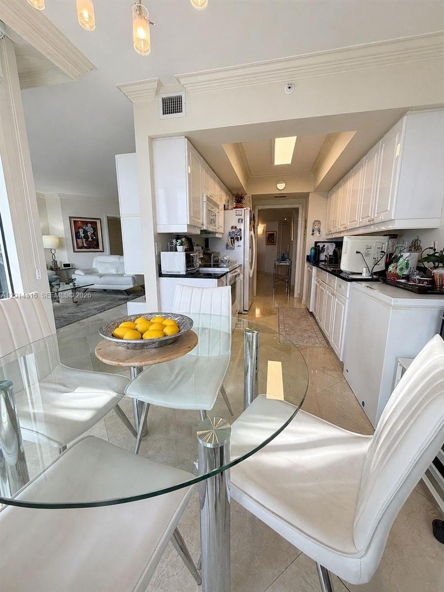 21055 Yacht Club Dr # 2403, Aventura FL 33180 — 18
