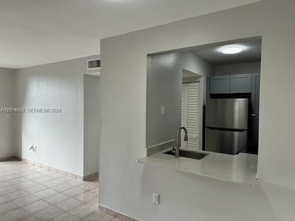 8185 NW 7th St # 205, Miami FL 33126 — 7