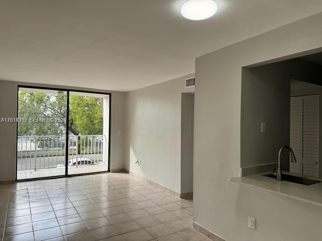 8185 NW 7th St # 205, Miami FL 33126 — 8