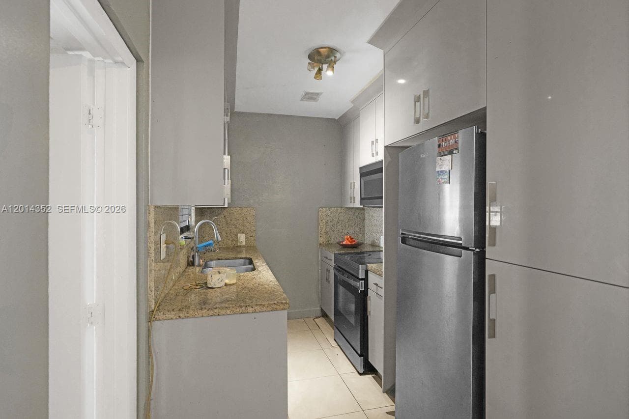 1379 NE 177th St, North Miami Beach FL 33162 — 13